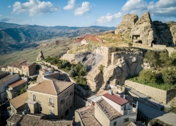 Vista delle montagne - Casa indipendente Via Vittorio Emanuele
 
19, Cerami - foto 2