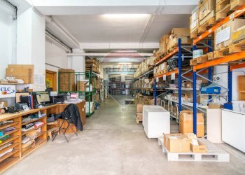 Dispensa di stoccaggio - Commercial Premises Via Nazionale
5, Motta Sant'Anastasia - photo 2