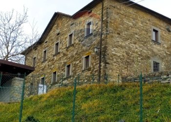 Casa all\'aperto - Casa semi indipendente Loc. Villa di Compito
 
16, Chiusi della Verna - foto 1