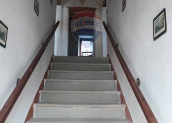 Scale - Casa semi indipendente Loc. Villa di Compito
 
16, Chiusi della Verna - foto 4