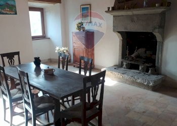 Sala da pranzo - Casa semi indipendente Loc. Villa di Compito
 
16, Chiusi della Verna - foto 8