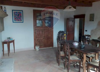 Sala da pranzo - Casa semi indipendente Loc. Villa di Compito
 
16, Chiusi della Verna - foto 10