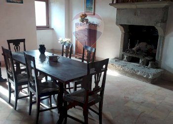 Sala da pranzo - Casa semi indipendente Loc. Villa di Compito
 
16, Chiusi della Verna - foto 11