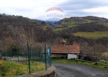 Vista delle montagne - Casa semi indipendente Loc. Villa di Compito
 
16, Chiusi della Verna - foto 19