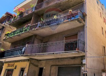 Edificio all\'aperto - Quadrilocale via Ischia
 
20, Giardini-Naxos - foto 2