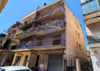 Edificio all\'aperto - Quadrilocale Via Ischia
 
20, Giardini-Naxos - foto 2