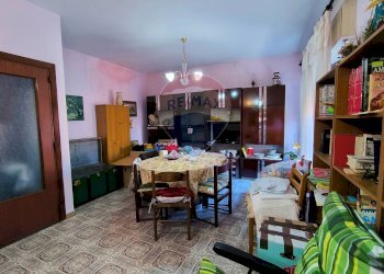 Sala da pranzo - Quadrilocale Via Ischia
 
20, Giardini-Naxos - foto 15