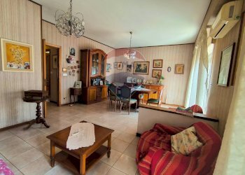 Sala da pranzo - Appartamento Via Ischia
 
20, Giardini-Naxos - foto 1