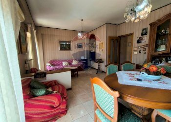 Sala da pranzo - Appartamento Via Ischia
 
20, Giardini-Naxos - foto 16