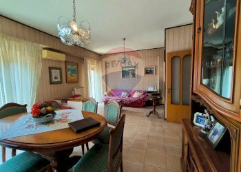 Sala da pranzo - Appartamento Via Ischia
 
20, Giardini-Naxos - foto 17