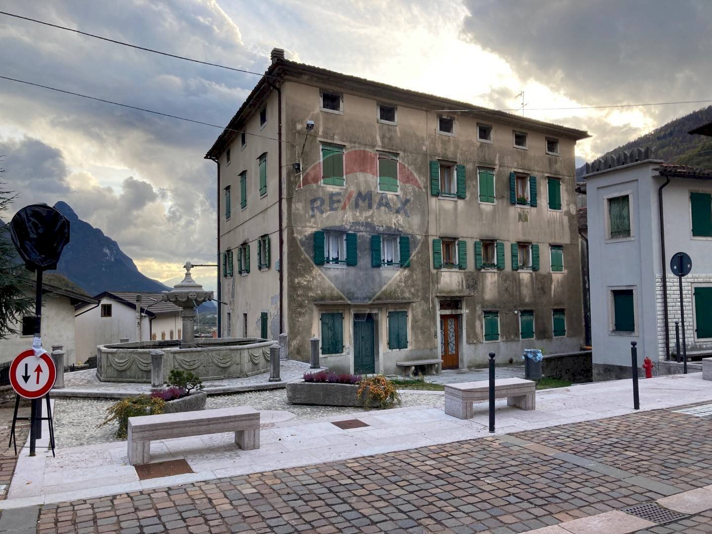 Edificio all\'aperto - Apartment Piazza della Fontana
 
68, Longarone - photo 1