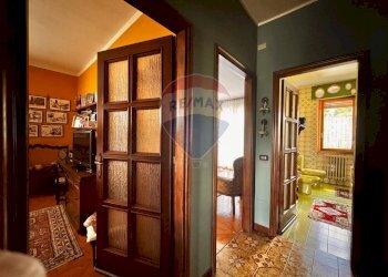 Hall / corridoio - Casa indipendente via gramsci
 
5, Dormelletto - foto 9