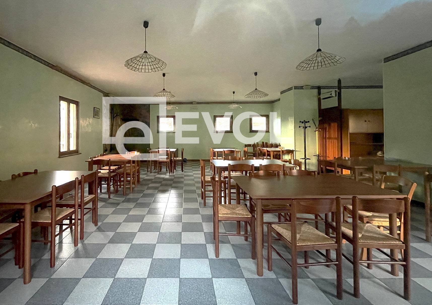 Foto 3 - Locale Commerciale Piazza Dedicata ai Caduti per la Libertà, Castelnovo del Friuli - foto 3