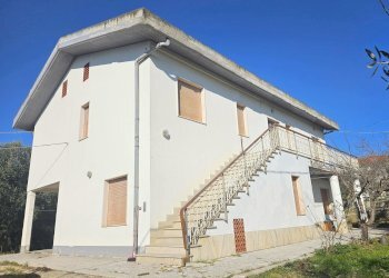 facciata - Villa Piccianello
 
14, Elice - foto 3