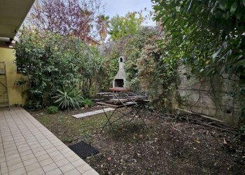 giardino - Casa semi indipendente S. Carlo Borromeo
 
12, Montesilvano - foto 10