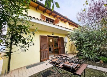 facciata - Casa semi indipendente S. Carlo Borromeo
 
12, Montesilvano - foto 13