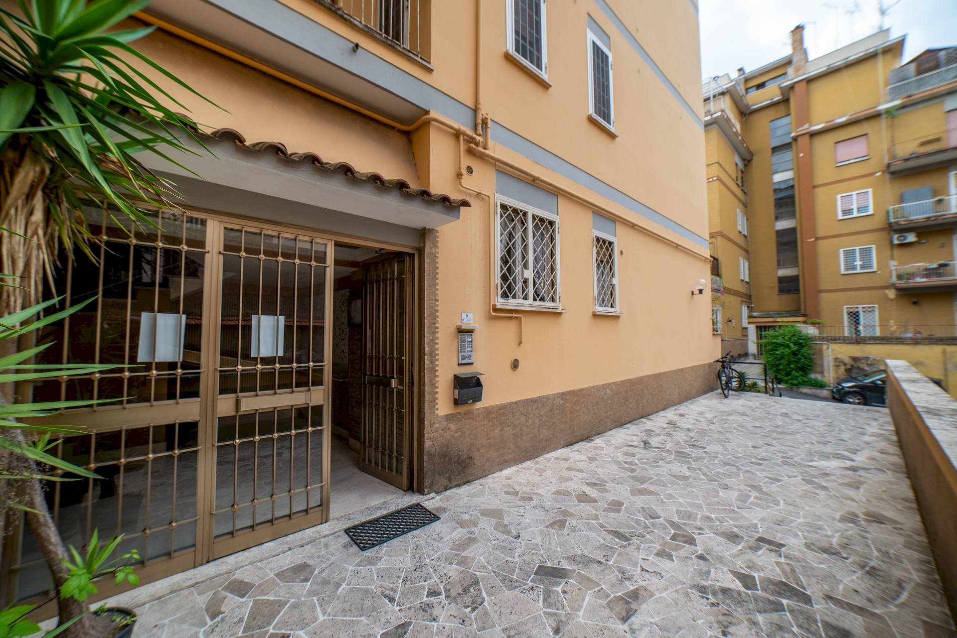 VENDESI LA NUDA PROPRIETA DI UN AMPIO BILOCALE IN ZONA PINETA SACCHETTI - Bilocale Via Clemente Ix
8, Roma - foto 3