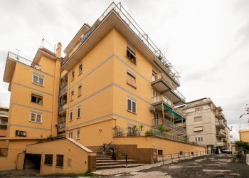 VENDESI LA NUDA PROPRIETA DI UN AMPIO BILOCALE IN ZONA PINETA SACCHETTI - Bilocale Via Clemente Ix
8, Roma - foto 2