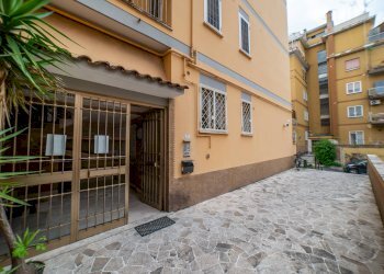 VENDESI LA NUDA PROPRIETA DI UN AMPIO BILOCALE IN ZONA PINETA SACCHETTI - Bilocale Via Clemente Ix
8, Roma - foto 3