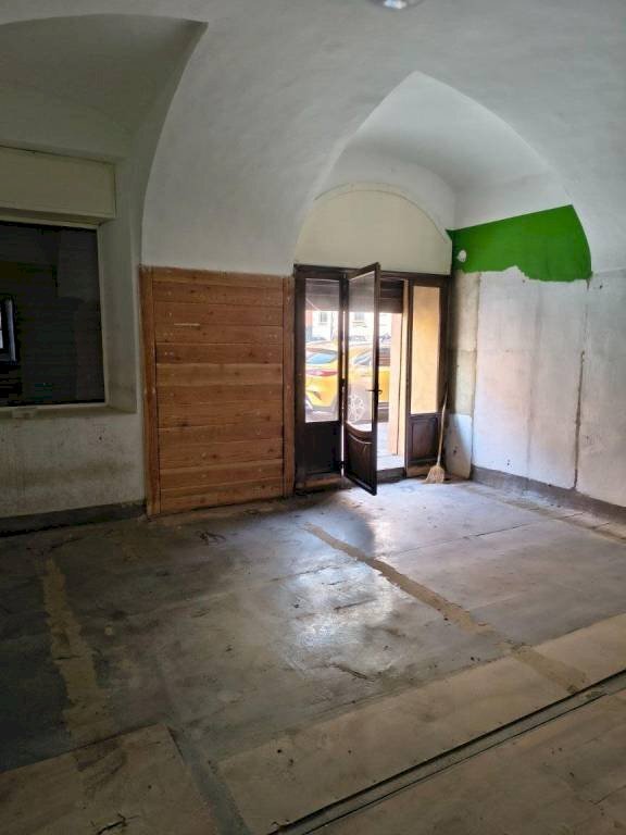 Stanza non arredata - Negozio via Franco Andrea Bonelli, 7, Cuneo (zona Centro) - foto 2