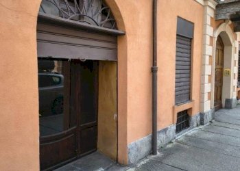 Facciata - Negozio via Franco Andrea Bonelli, 7, Cuneo (zona Centro) - foto 1