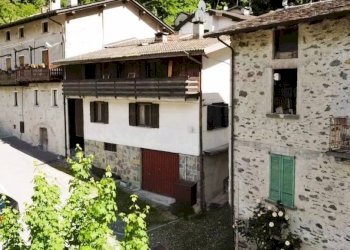 Facciata - Villa a Schiera via Valbona, Piateda - foto 1