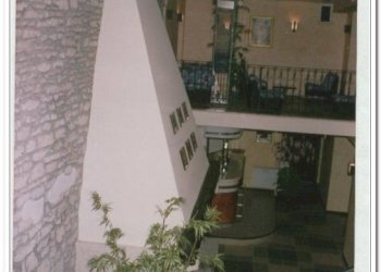 Interno palazzo - Negozio Bosco Chiesanuova - foto 6