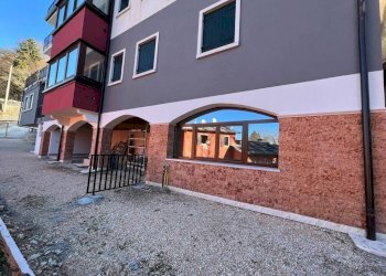 Facciata - Negozio Bosco Chiesanuova - foto 4