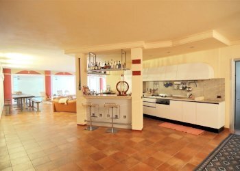 Magnifica villa in vendita ad Agrate Conturbia - cucina  - Villa Agrate Conturbia - foto 10
