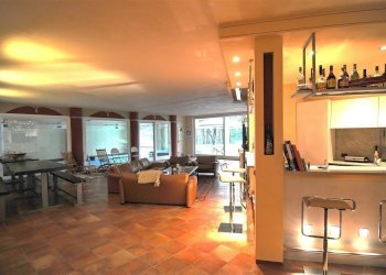 Magnifica villa in vendita ad Agrate Conturbia - zona giorno  - Villa Agrate Conturbia - foto 15