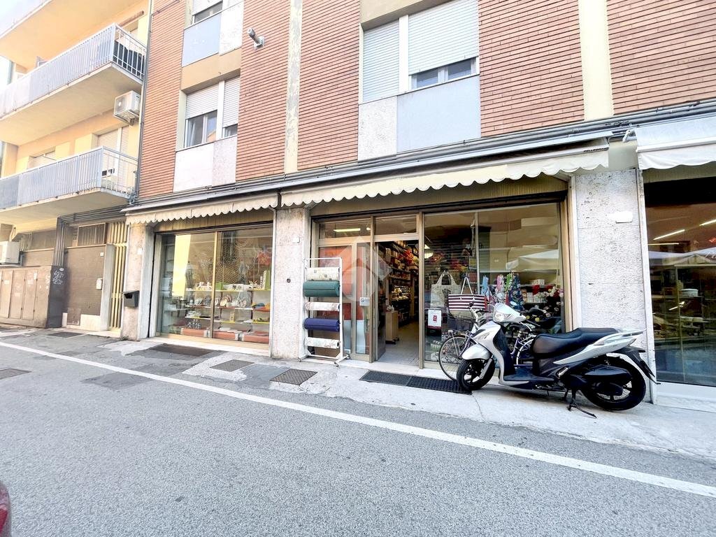 Negozio Via Andrea Agnello, Ravenna - foto 1
