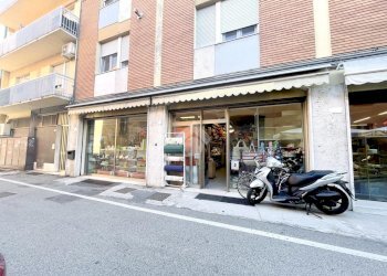 Negozio Via Andrea Agnello, Ravenna - foto 1