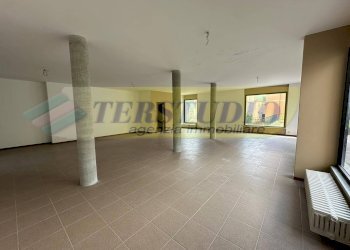 Foto 4 - Negozio Via Fratelli Calvi
 
14, Calolziocorte - foto 4