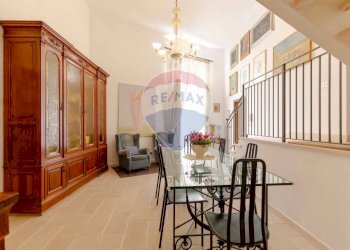 Sala da pranzo - Quadrilocale Strada Vallisa
 
82, Bari - foto 8