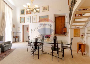 Sala da pranzo - Quadrilocale Strada Vallisa
 
82, Bari - foto 9