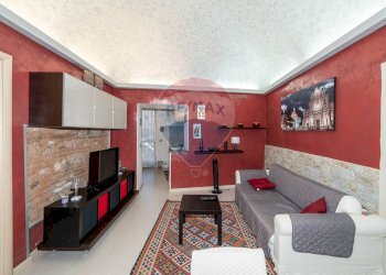 Soggiorno - Bilocale Via Santissima Trinità
 
15, Catania - foto 2