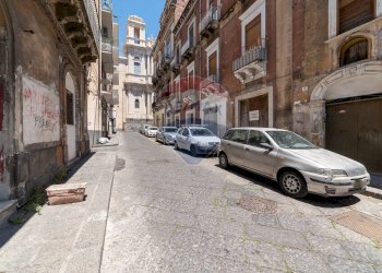 Edificio all\'aperto - Bilocale Via Santissima Trinità
 
15, Catania - foto 4