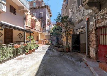 Edificio all\'aperto - Bilocale Via Santissima Trinità
 
15, Catania - foto 5
