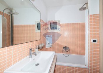 Bagno - Bilocale Via Santissima Trinità
 
15, Catania - foto 32