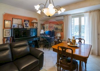 Sala da pranzo - Casa semi indipendente Via litteri
 
90, Aci Castello - foto 9