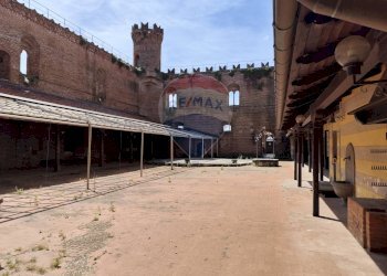 Edificio all\'aperto - Castello Via Macello, Buriasco - foto 40