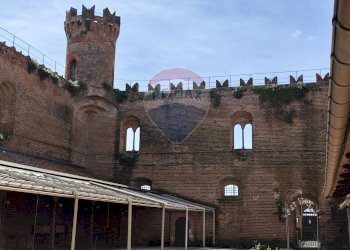 Edificio all\'aperto - Castello Via Macello, Buriasco - foto 45