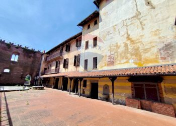 Edificio all\'aperto - Castello Via Macello, Buriasco - foto 50