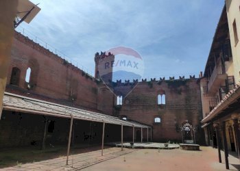 Edificio all\'aperto - Castello Via Macello, Buriasco - foto 82