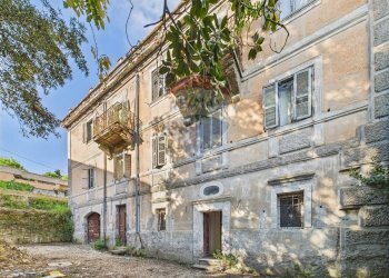 Edificio all\'aperto - Villa Via Romana
 
44, Mazzano Romano - foto 1