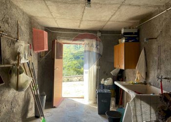 Dispensa di stoccaggio - Casa indipendente Via di Luzio
 
15, Pizzone - foto 4