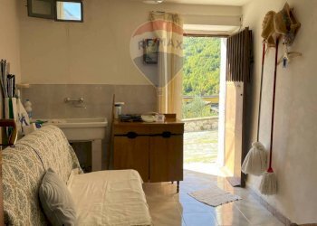 Soggiorno - Casa indipendente Via di Luzio
 
15, Pizzone - foto 10