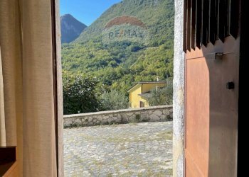 Vista delle montagne - Casa indipendente Via di Luzio
 
15, Pizzone - foto 13