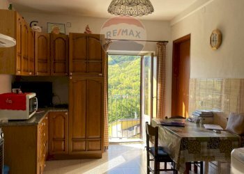 Sala da pranzo - Casa indipendente Via di Luzio
 
15, Pizzone - foto 22