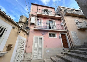 Edificio all\'aperto - Casa indipendente via san rocco
 
18, Chiaramonte Gulfi - foto 2